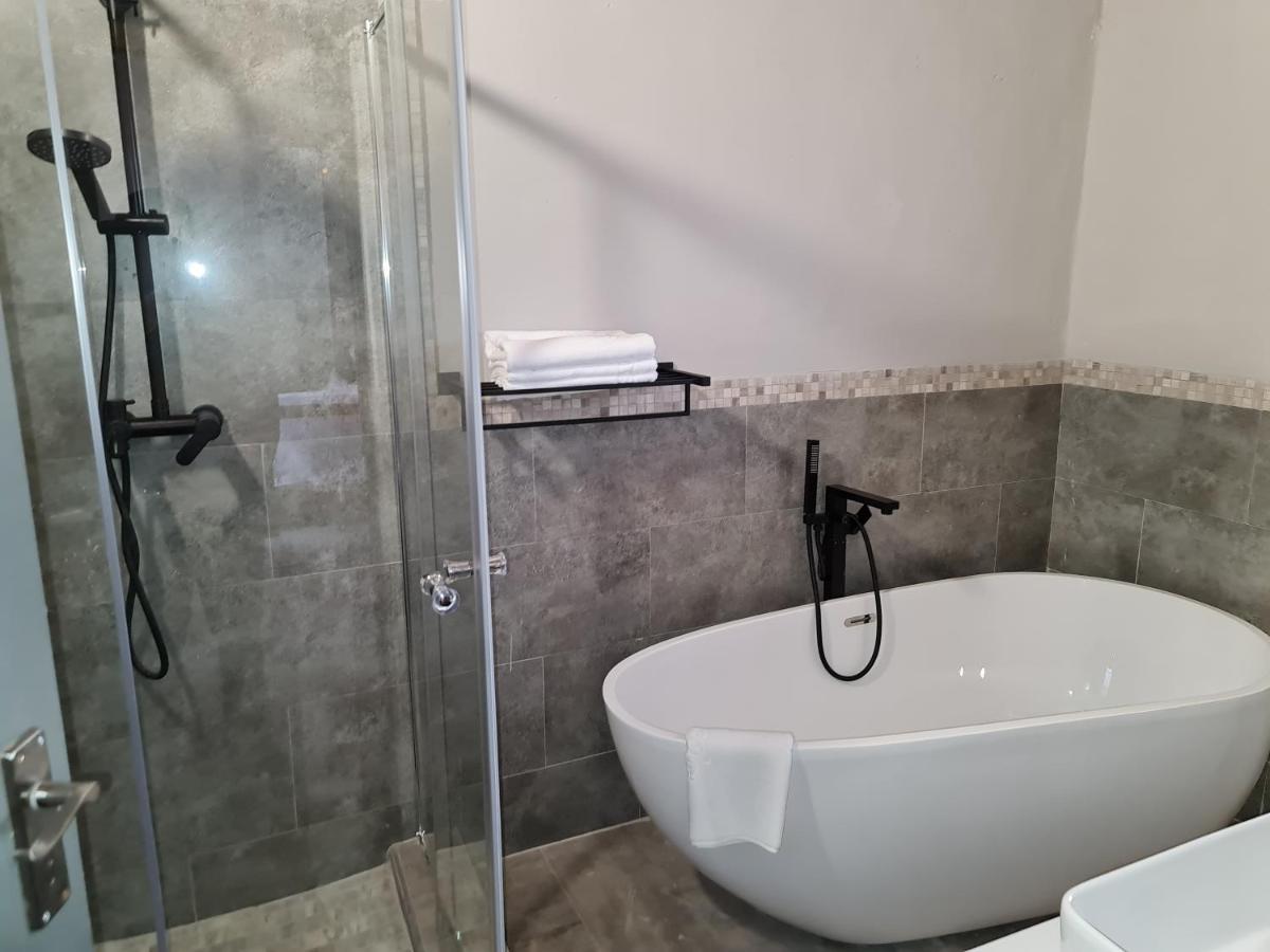 Phoenix Aurora Габороне Екстериор снимка